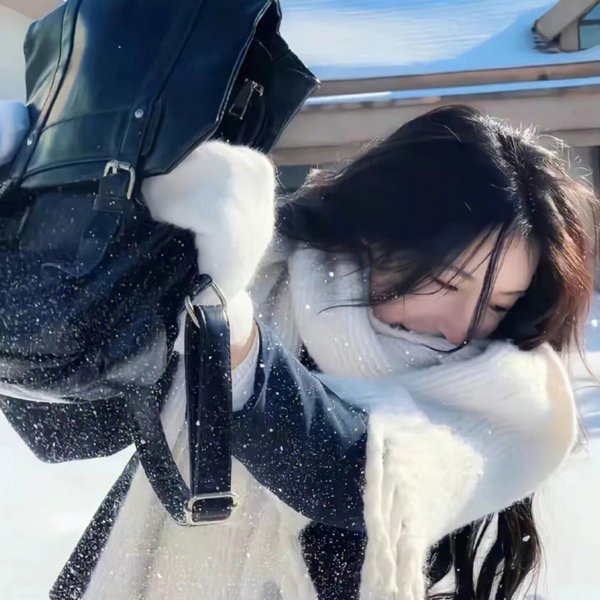 在不白不黑的世界里，熊猫笑了